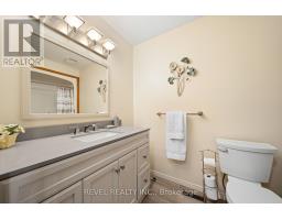 25 RODNEY CRESCENT - 36