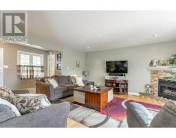 45 RIVERBANK DRIVE - 16