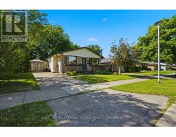 138 FENNELL CRESCENT - 3