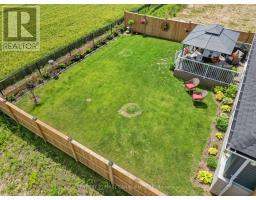 4 POSTMA CRESCENT - 35