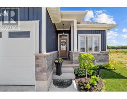 4 POSTMA CRESCENT - 4