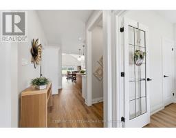 4 POSTMA CRESCENT - 6