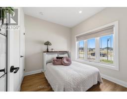 4 POSTMA CRESCENT - 7