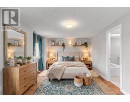 17 - 340 AMBLESIDE DRIVE - 9