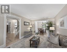 12 BANTING CRESCENT - 11