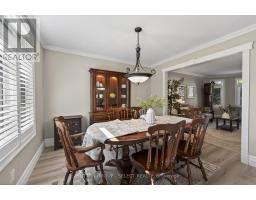 12 BANTING CRESCENT - 12