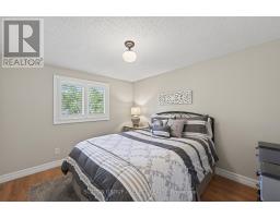 12 BANTING CRESCENT - 16