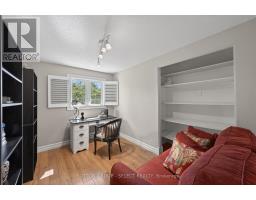 12 BANTING CRESCENT - 18