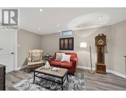 12 BANTING CRESCENT - 22