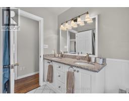 56 PARKVIEW CRESCENT - 11
