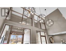 802 - 250 PALL MALL STREET - 36