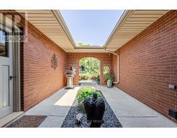 189 HUNTINGTON CRESCENT - 2