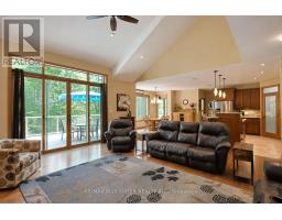 9956 PINETREE CRESCENT - 12