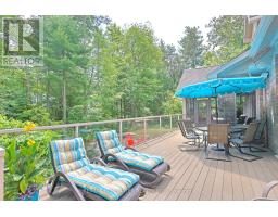 9956 PINETREE CRESCENT - 41