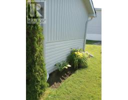 142 SANDBAGGER CRESCENT - 36