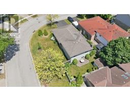 34 GERALD CRESCENT - 30