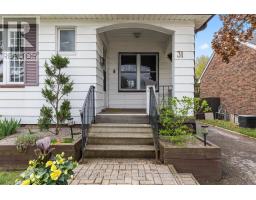 31 EASTMAN AVENUE - 2