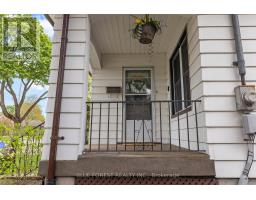 31 EASTMAN AVENUE - 3