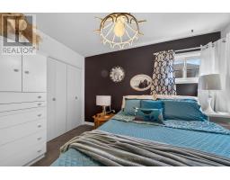 238 STARLIGHT AVENUE - 16