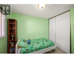 14 - 300 SANDRINGHAM CRESCENT - 16