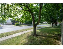 14 - 300 SANDRINGHAM CRESCENT - 28