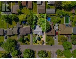 15 HAWKESBURY AVENUE - 36