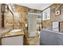 632 THORNWOOD DRIVE - 33