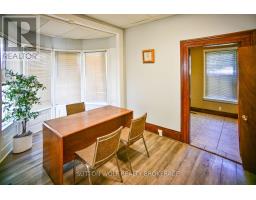 40 CARADOC STREET N - 18
