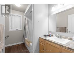71 MELANIE DRIVE - 16