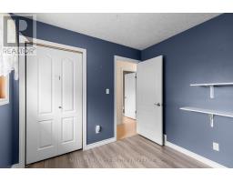 71 MELANIE DRIVE - 21