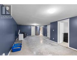 71 MELANIE DRIVE - 30
