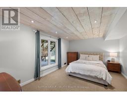 48 LOOKOUT COURT - 32