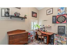 16 ARBOUR GLEN CRESCENT - 16