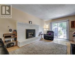 48 CLARENDON CRESCENT - 20