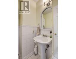 48 CLARENDON CRESCENT - 22