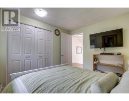48 CLARENDON CRESCENT - 30