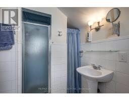 48 CLARENDON CRESCENT - 35