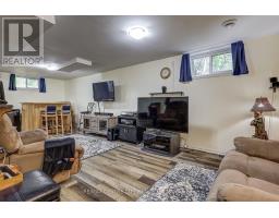 48 CLARENDON CRESCENT - 37