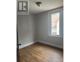 572 OXFORD STREET E - 10