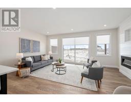 3 - 32 POSTMA CRESCENT - 18