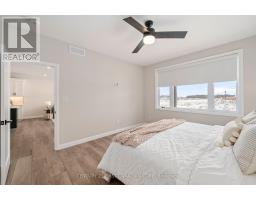3 - 32 POSTMA CRESCENT - 20