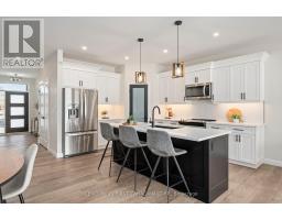 3 - 32 POSTMA CRESCENT - 4