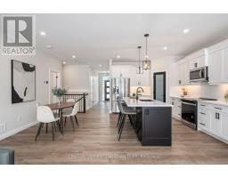 3 - 32 POSTMA CRESCENT - 5