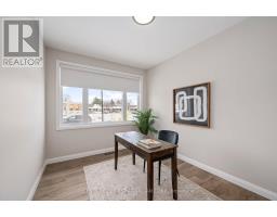 3 - 32 POSTMA CRESCENT - 6