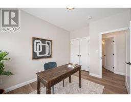 3 - 32 POSTMA CRESCENT - 7