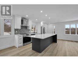 30 BASELINE ROAD E - 6