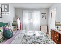 29 - 1478 ADELAIDE STREET N - 35