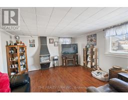 18 FOURTH AVENUE - 33