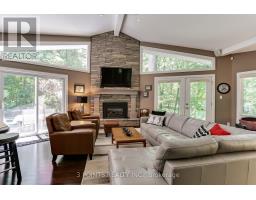 4 FRANCES CRESCENT - 10