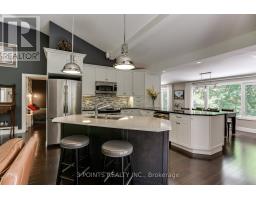 4 FRANCES CRESCENT - 15